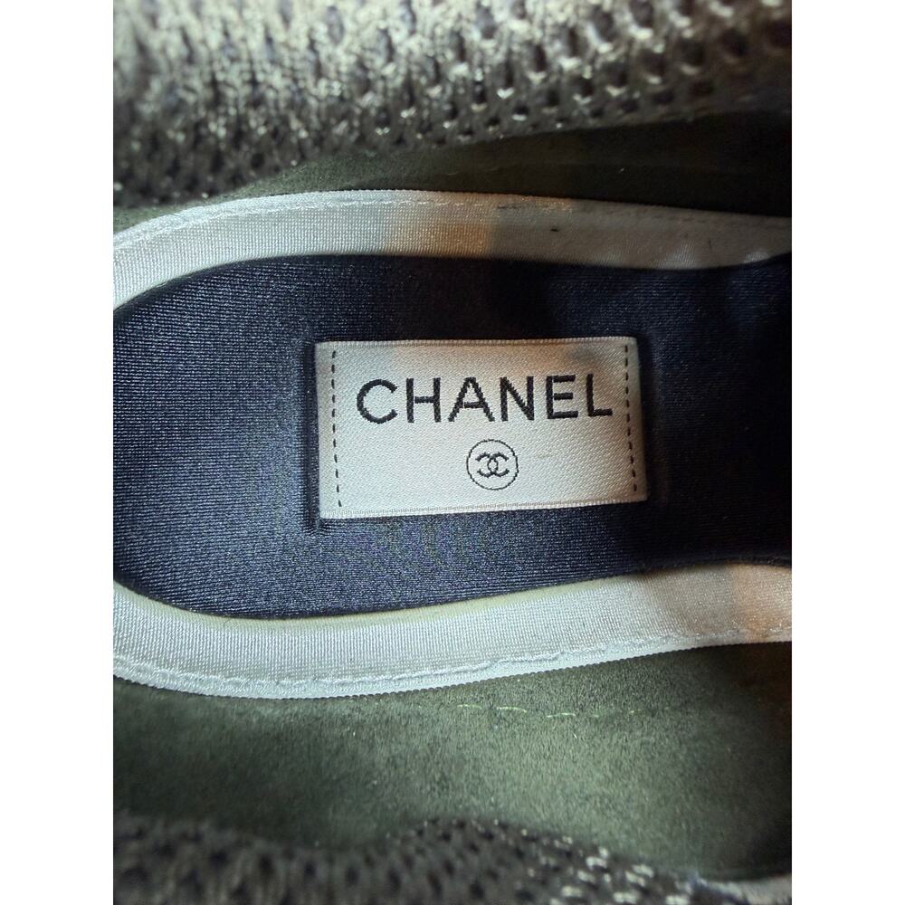 Size 42EU/9US - Chanel Interlocking CC Sneakers - Picture 8 of 9